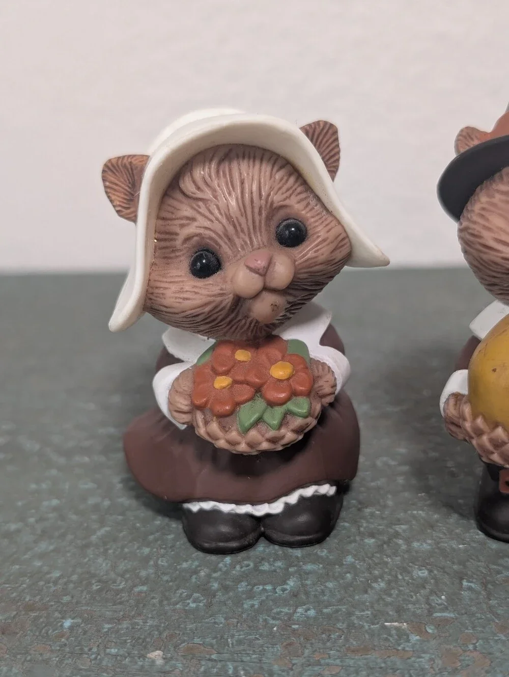 Vintage Hallmark Thanksgiving Pilgrim Chipmunks Squirrel Salt  & Pepper Shakers
